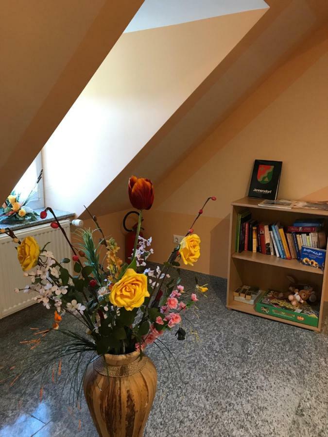 Gaestehaus Lindenhof Jennersdorf Exteriör bild